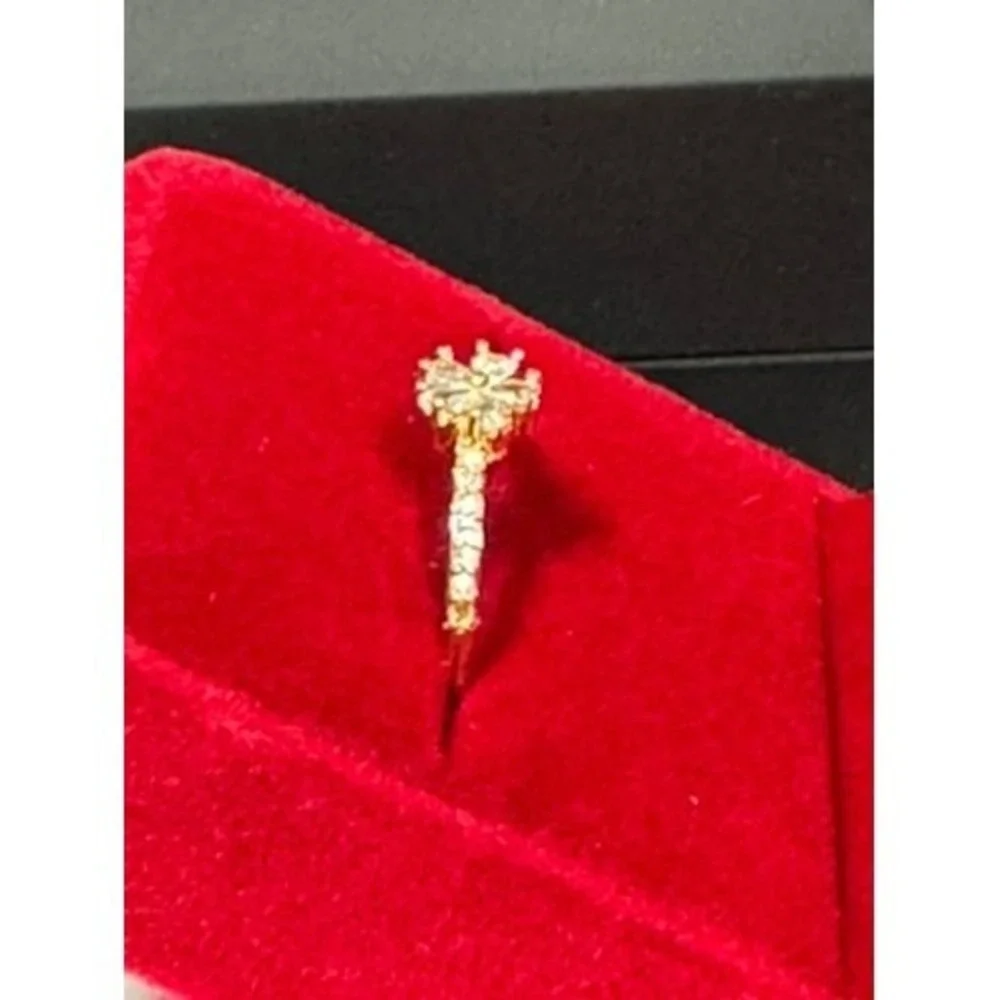 Gold Tone Floral Flower Clear Stone Pavé Band Ring Size 6.5‎ with Red Gift Box